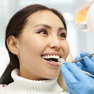 Woman at routine appointment with her dentist.